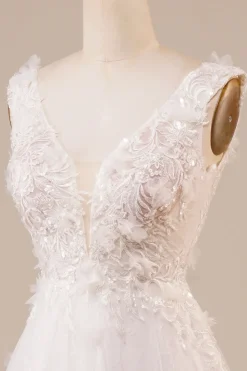 Sparkly Tule frisado marfim longo vestido de noiva