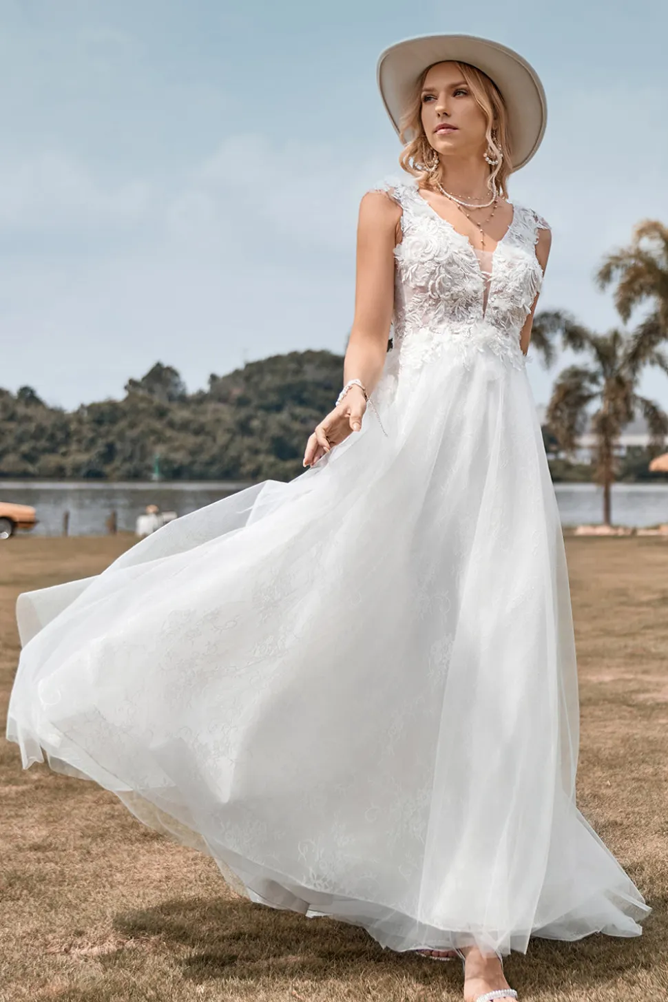 Sparkly Tule frisado marfim longo uma linha vestido de noiva