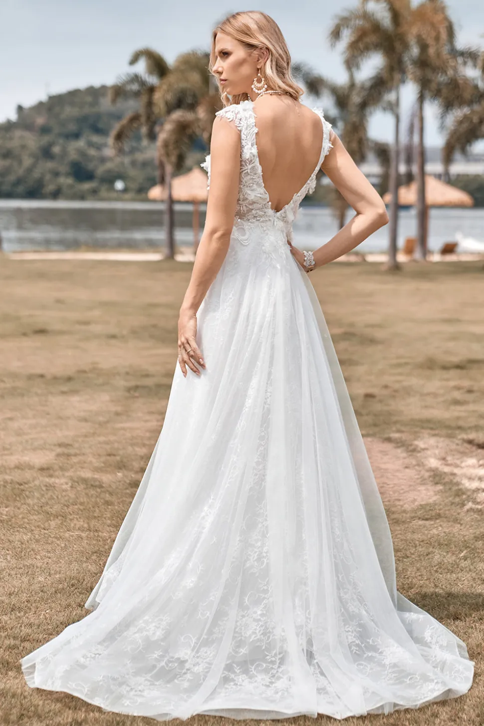 Sparkly Tule frisado marfim longo uma linha vestido de noiva