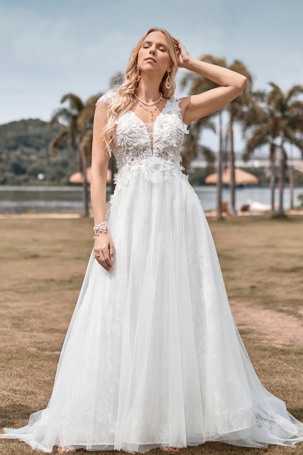 Sparkly Tule frisado marfim longo uma linha vestido de noiva