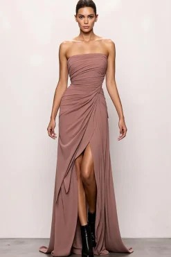 Strapless Blush Backless Ruched longo vestido de noite com fenda
