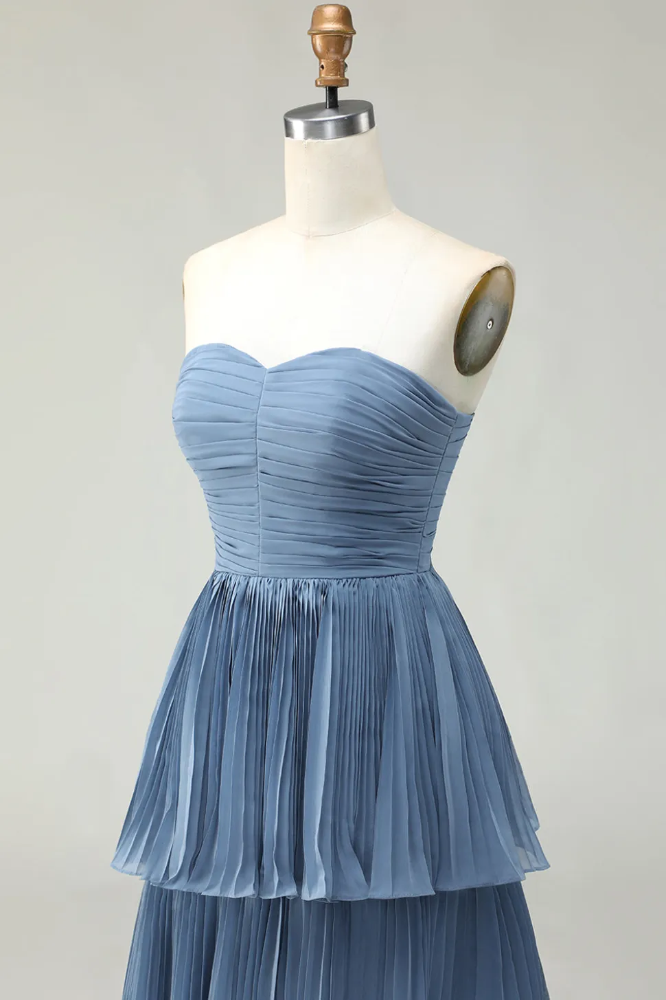 Strapless Dusty Blue A-Line plissado Tiered Long Bridesmaid Dress