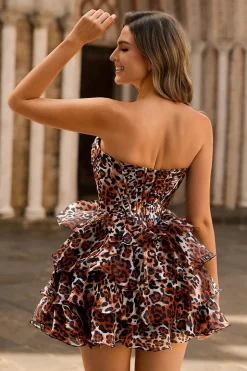 Strapless Khaki Leopard Tiered A Line Corset Homecoming Dress com Folhos