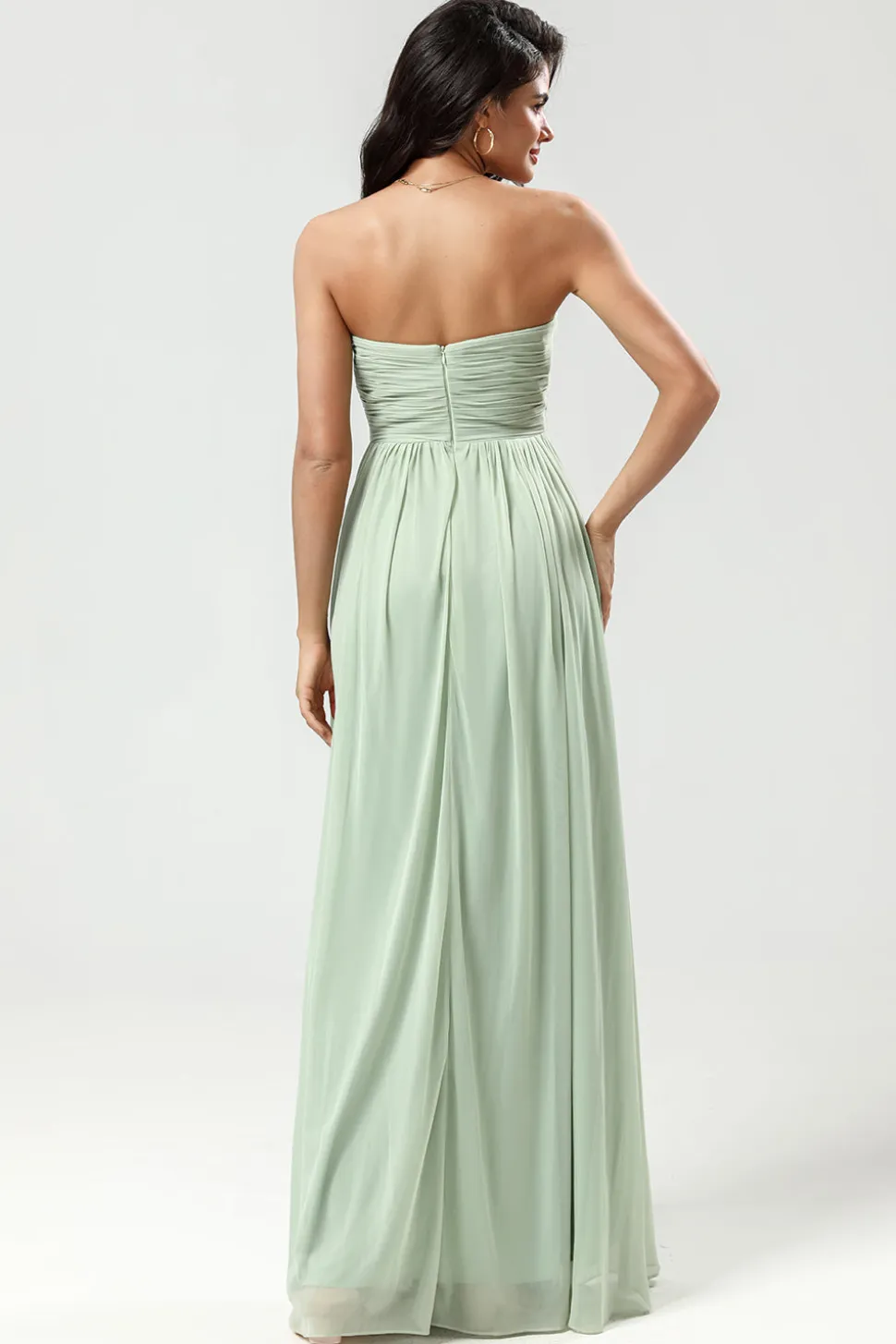 Strapless Uma linha Chiffon vestido verde dama de honra com plissado