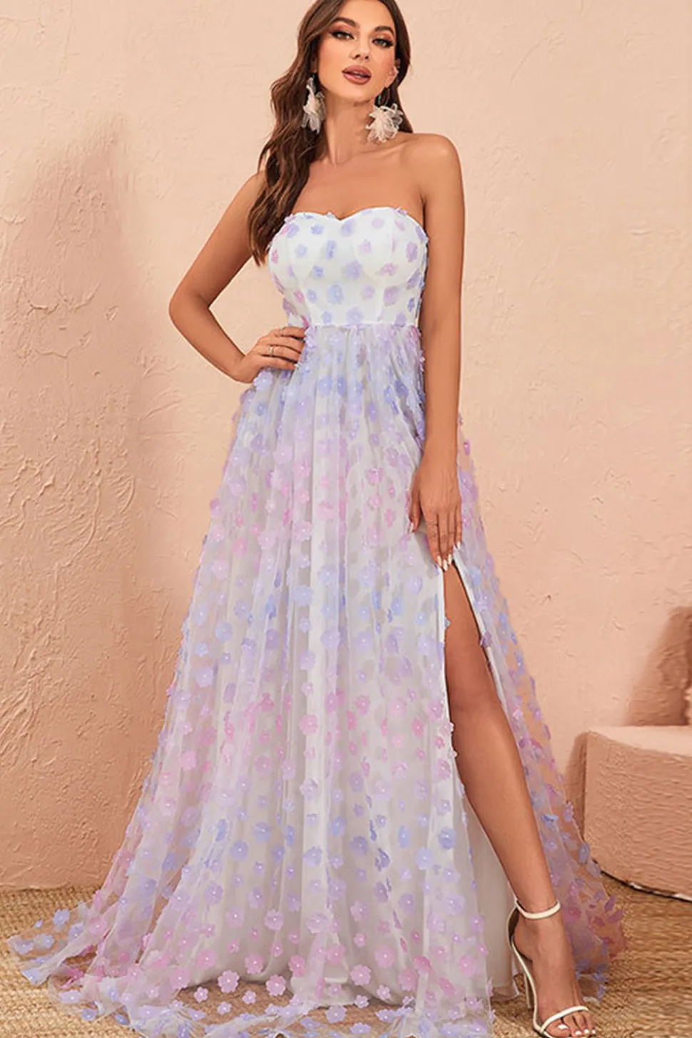 Strapless Uma linha de tule vestido de baile com floral