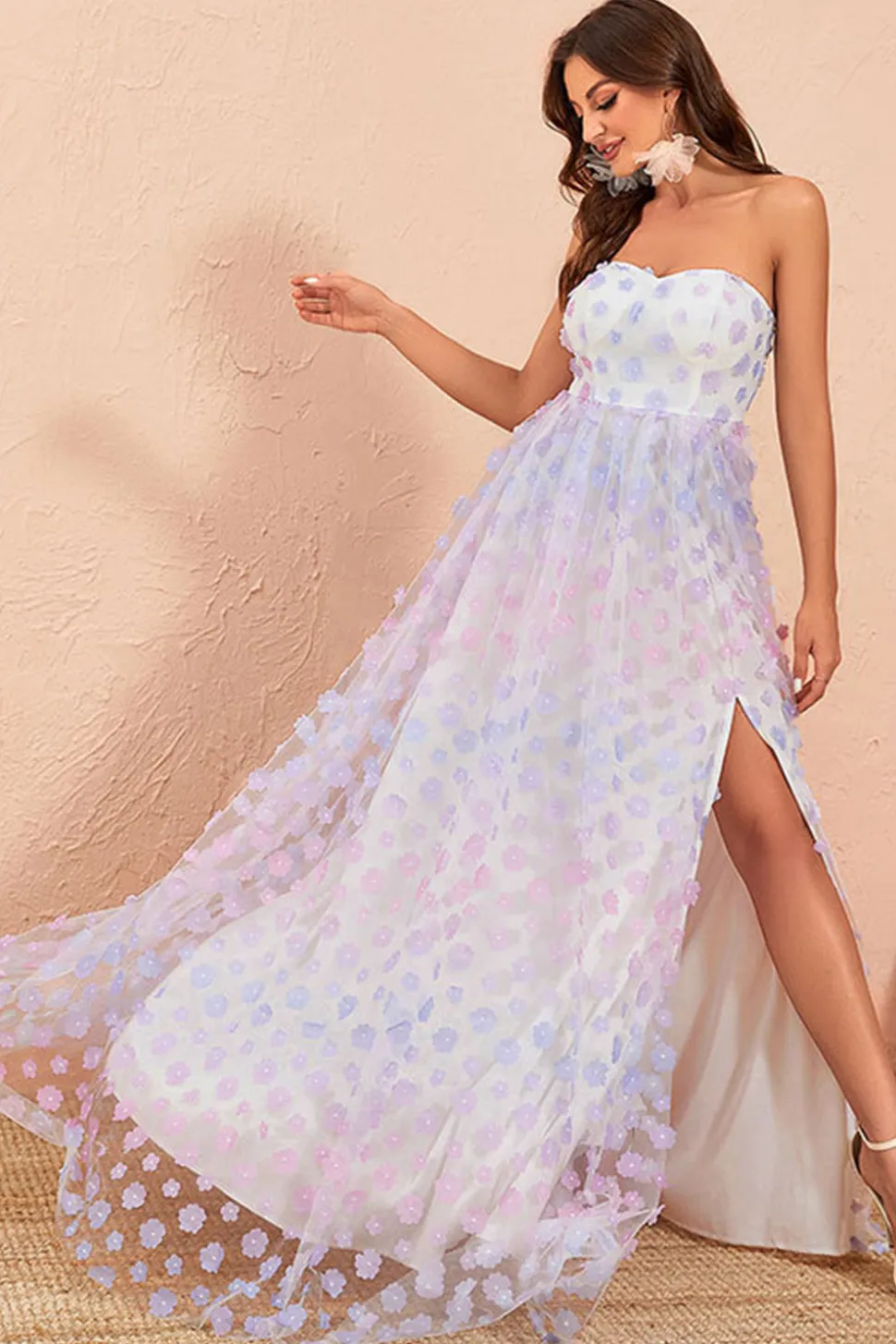 Strapless Uma linha de tule vestido de baile com floral