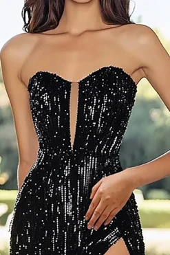 Strapless Uma linha preta Sequined Prom Dress With Slit