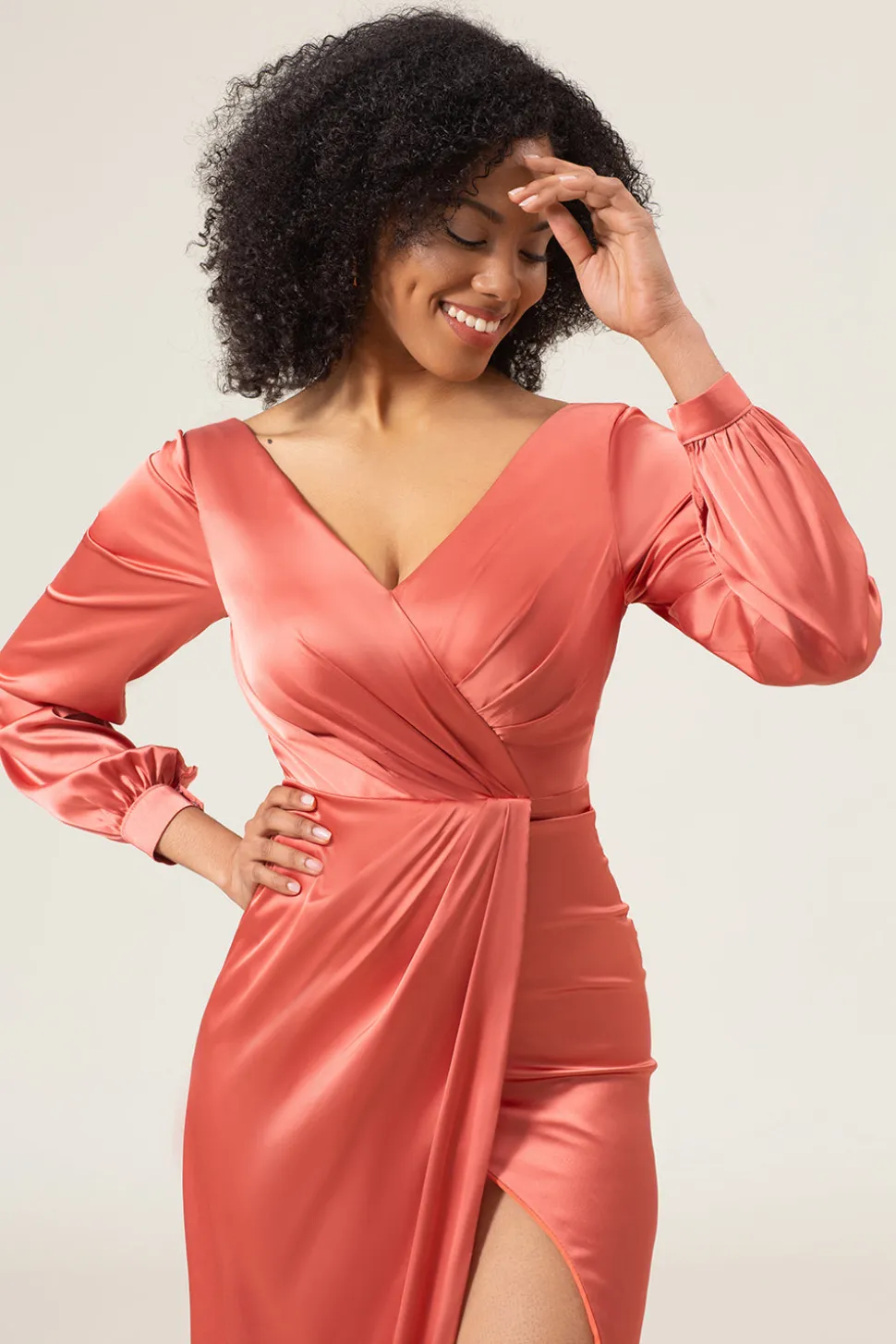 Terracota A-Line V-Neck cetim vestido de dama de honra com fenda