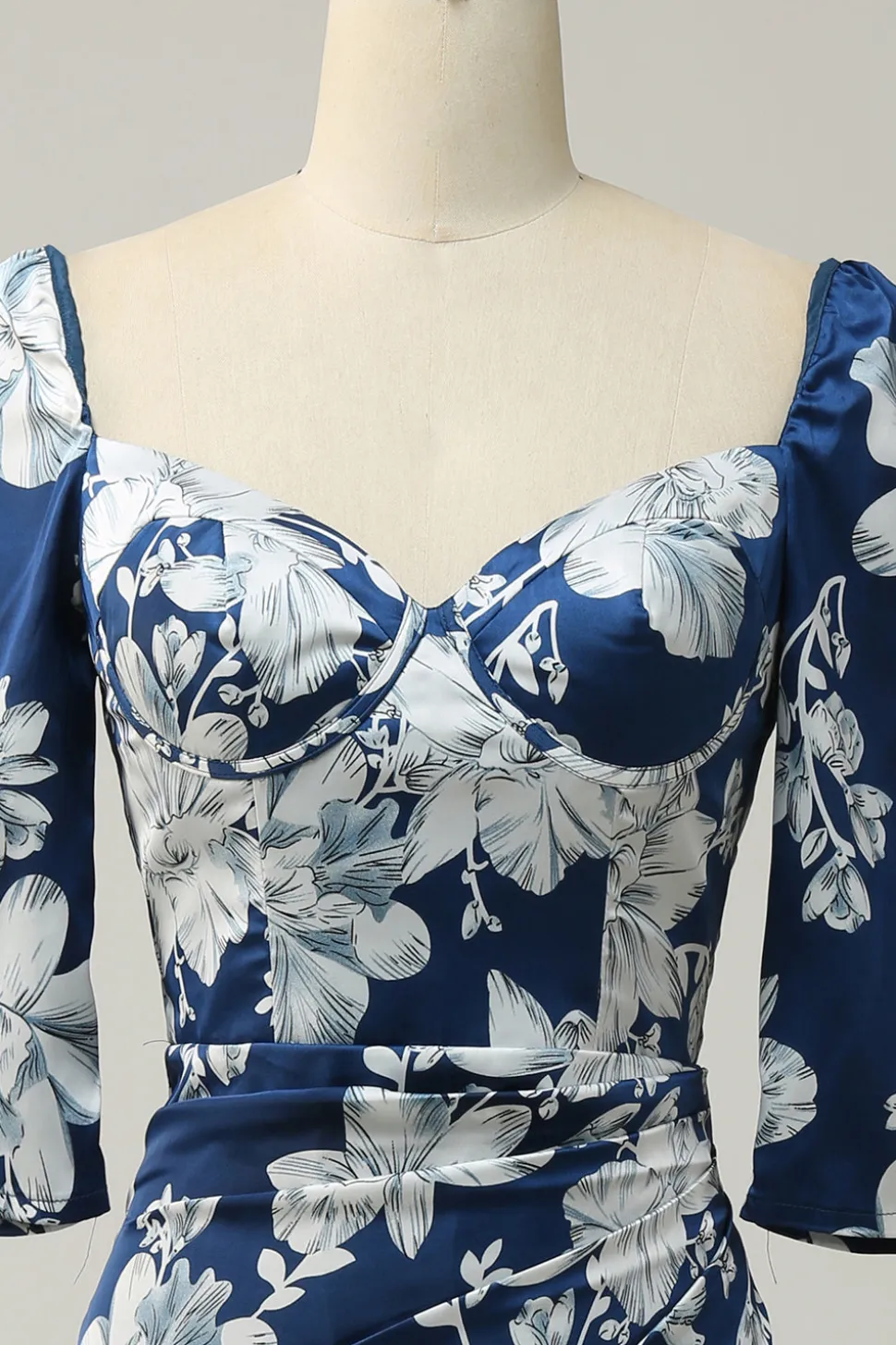 Tinta Azul Floral Tea-Length Vestido Madrinha com mangas