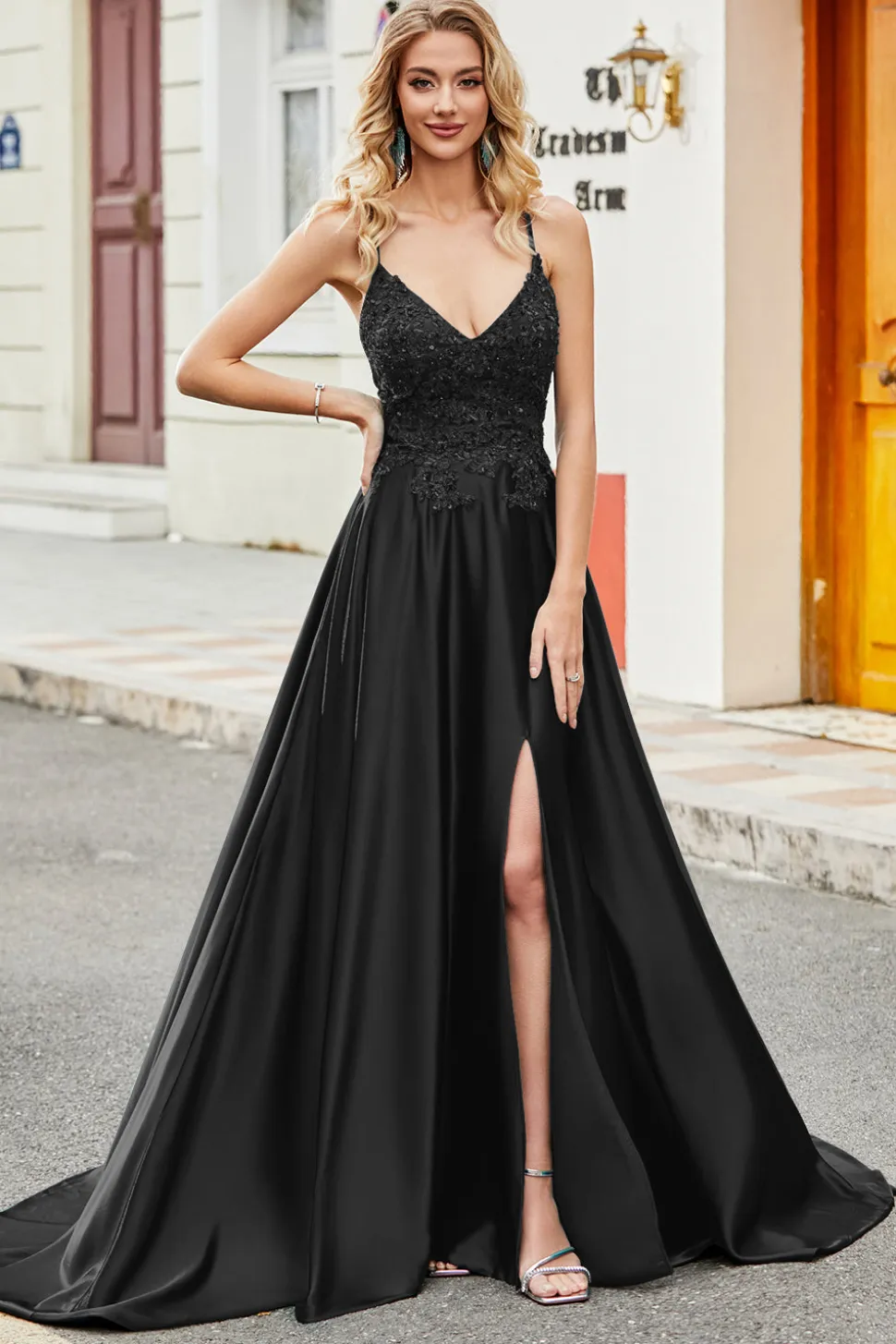 Trendy A Line Esparguete Correias Pavão Verde Vestido Longo Baile de Formatura com Apliques