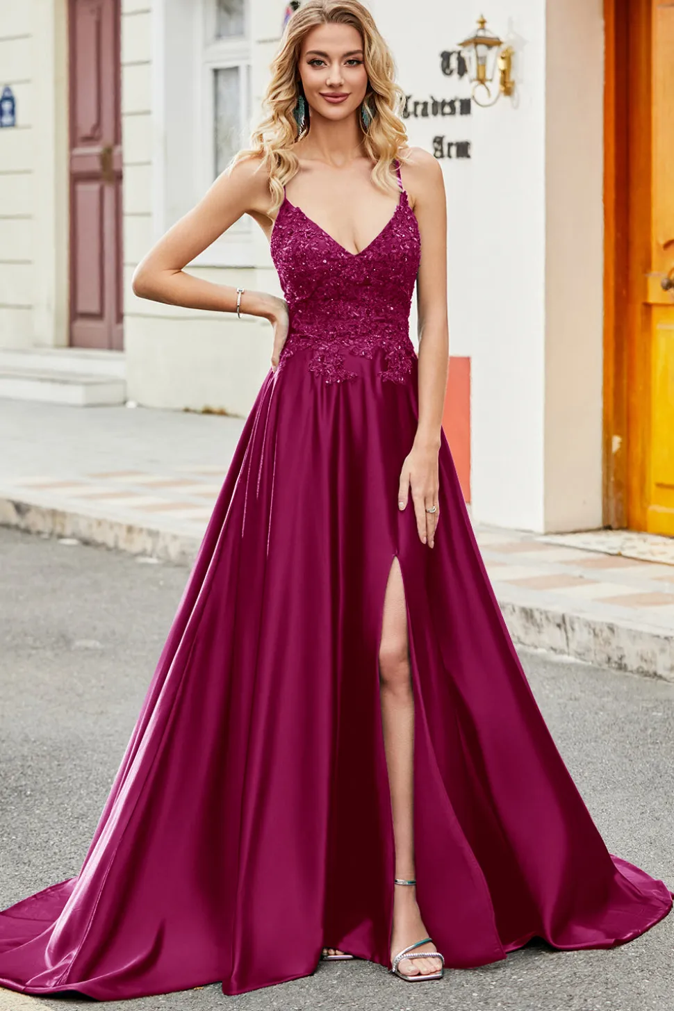 Trendy A Line Esparguete Correias Pavão Verde Vestido Longo Baile de Formatura com Apliques