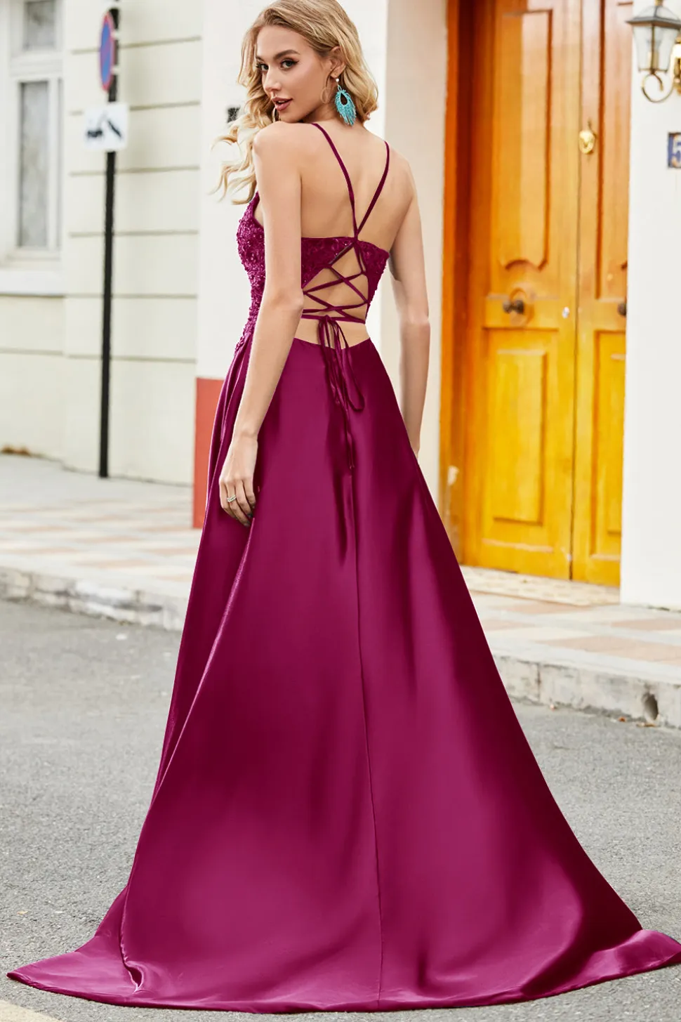 Trendy A Line Esparguete Correias Pavão Verde Vestido Longo Baile de Formatura com Apliques