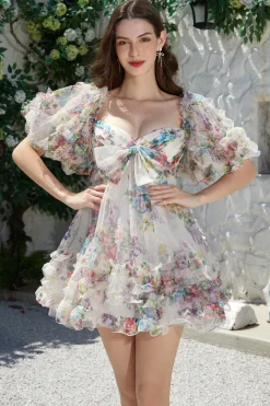 Trendy A Line Ivory Floral Printed Short Tulle Homecoming Dress com mangas curtas
