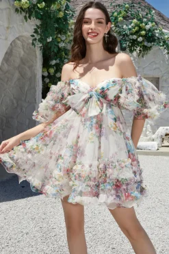 Trendy A Line Ivory Floral Printed Short Tulle Homecoming Dress com mangas curtas