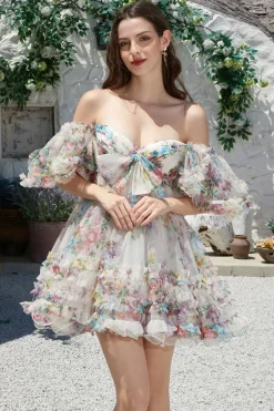 Trendy A Line Ivory Floral Printed Short Tulle Homecoming Dress com mangas curtas