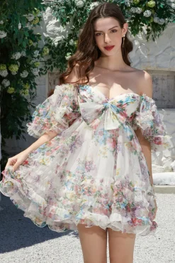 Trendy A Line Ivory Floral Printed Short Tulle Homecoming Dress com mangas curtas