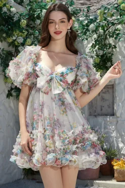 Trendy A Line Ivory Floral Printed Short Tulle Homecoming Dress com mangas curtas