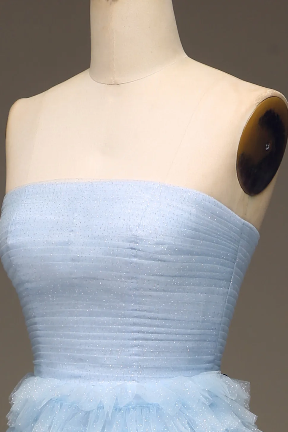 Tule Azul Claro Tiered Strapless Prom Dress com Fenda