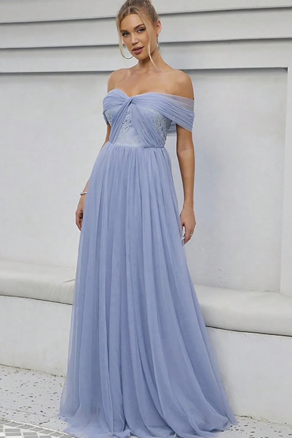 Tule Azul Fora do Ombro Um Vestido Formal Linha