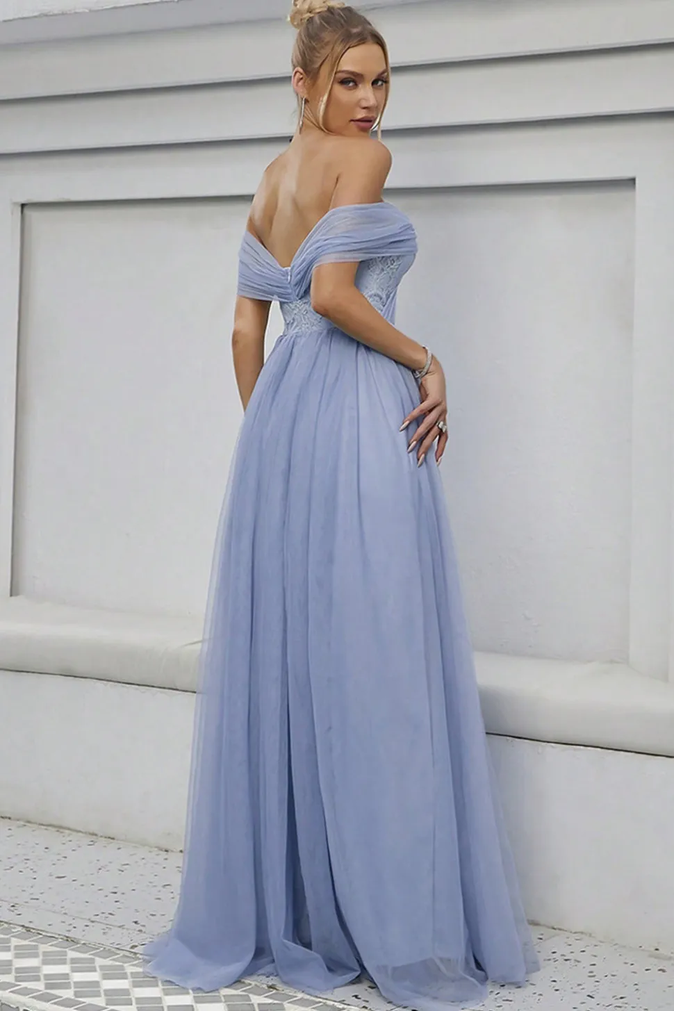 Tule Azul Fora do Ombro Um Vestido Formal Linha