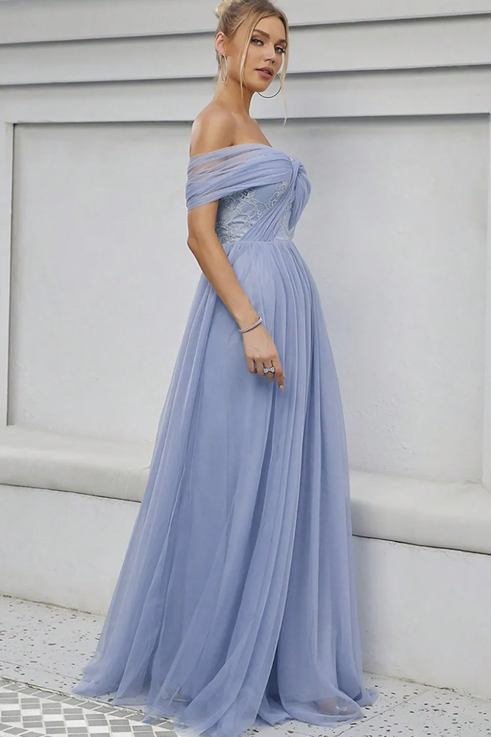 Tule Azul Fora do Ombro Um Vestido Formal Linha