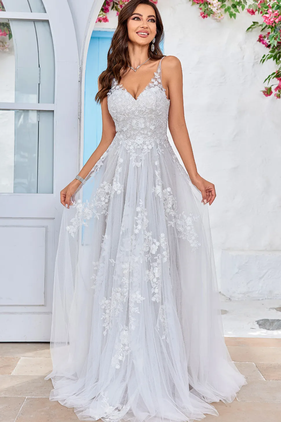 Tule Backless Marfim Long A Line Vestido de Noiva com Bordado