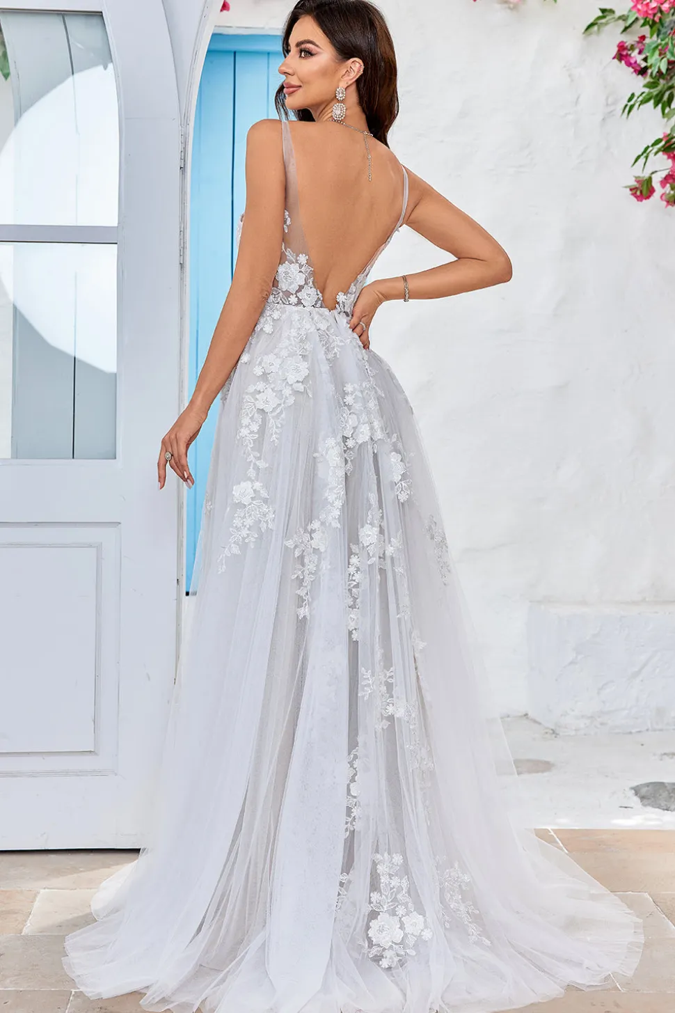 Tule Backless Marfim Long A Line Vestido de Noiva com Bordado
