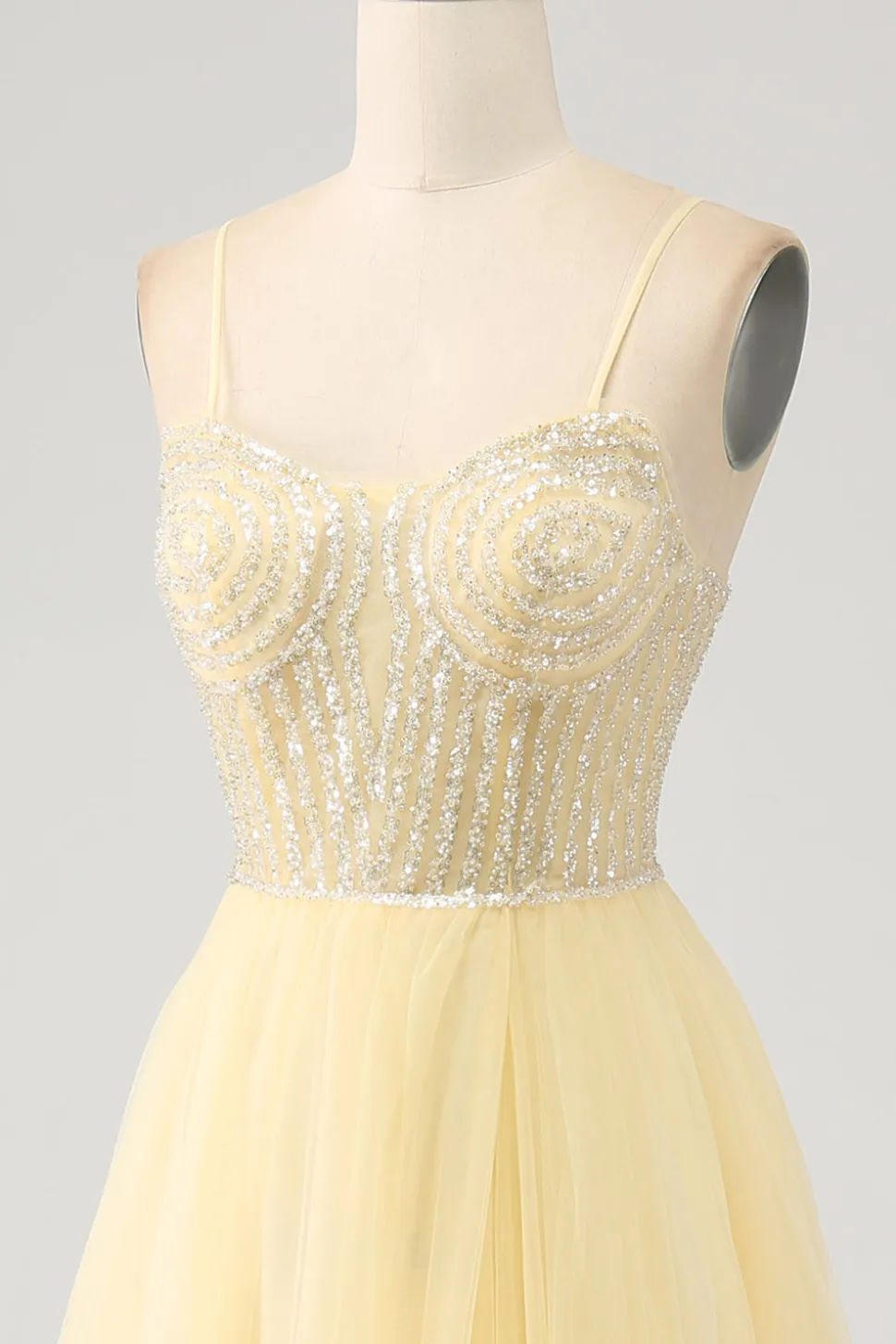 Tule frisado claro amarelo vestido de baile com fenda