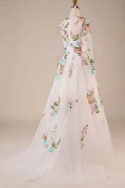 Tule mangas compridas longo vestido de noiva de marfim com bordado