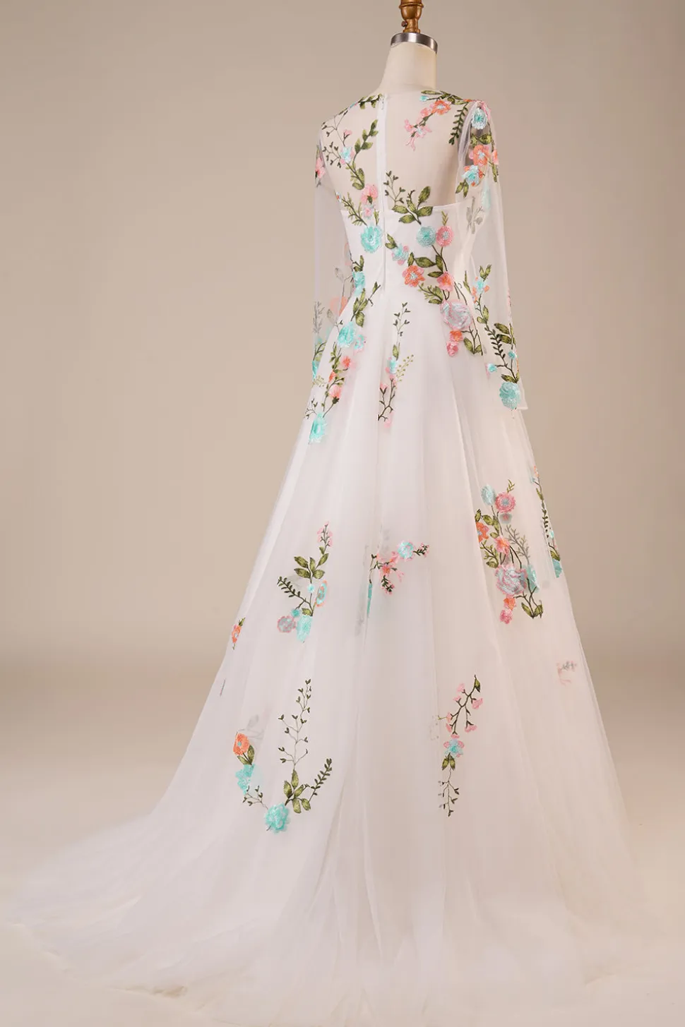 Tule mangas compridas longo vestido de noiva de marfim com bordado