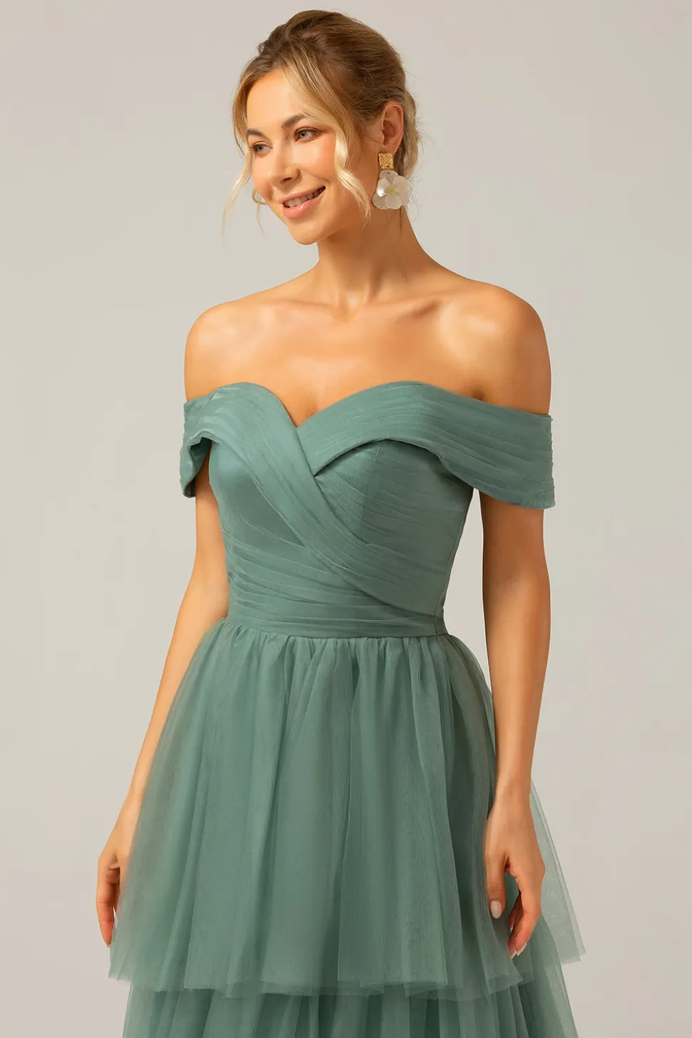 Tule verde cinza Uma linha fora do ombro vestido de dama de honra em camadas