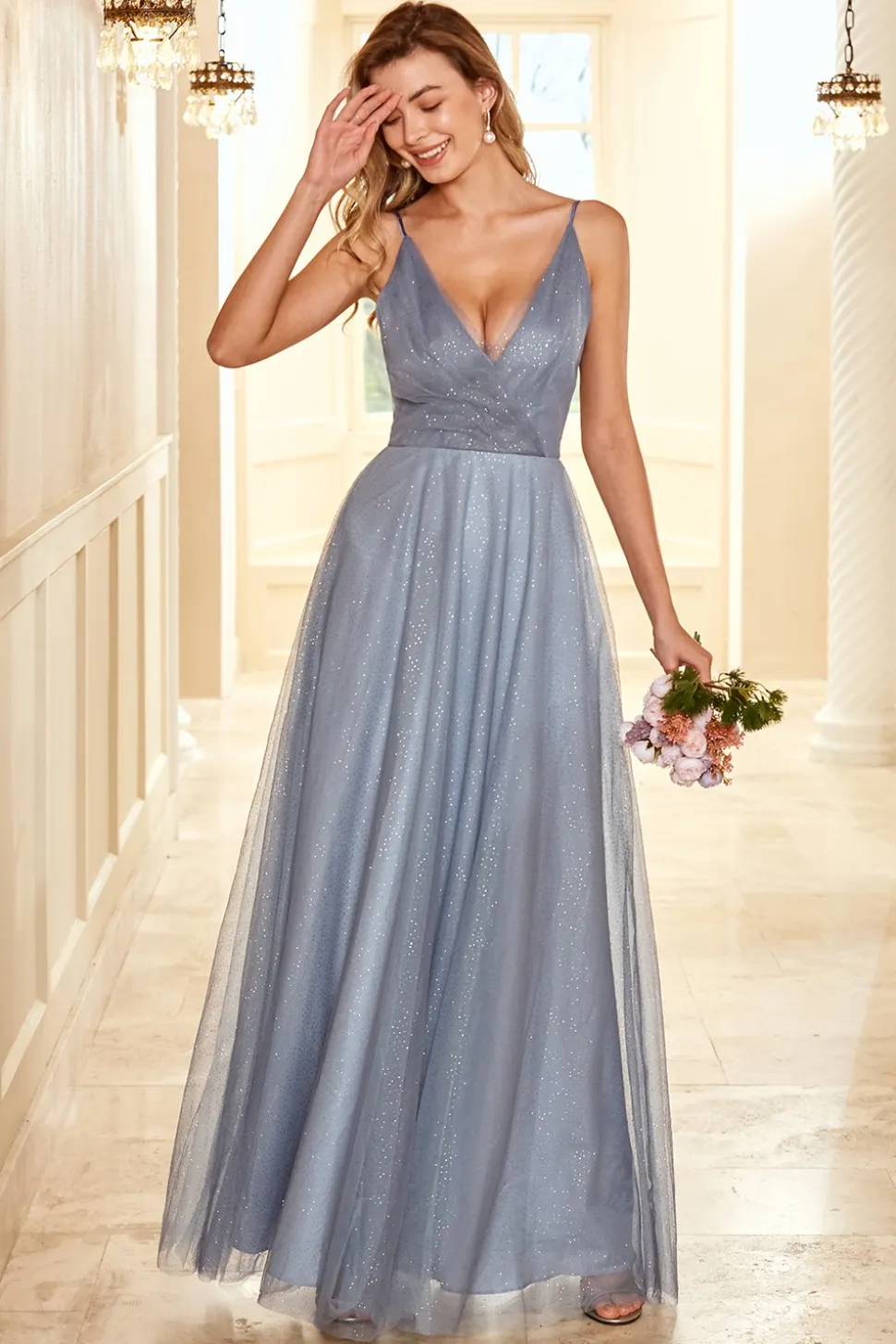 Um fio de espaguete tiras cinza azul longo vestido dama de honra