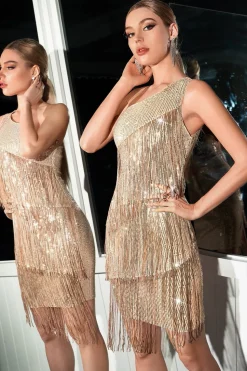 Um ombro champanhe Homecoming vestido com franjas