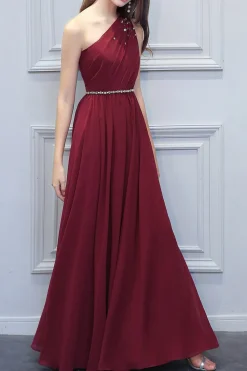 Um ombro do vestido longo de chiffon dama de honra com Beading