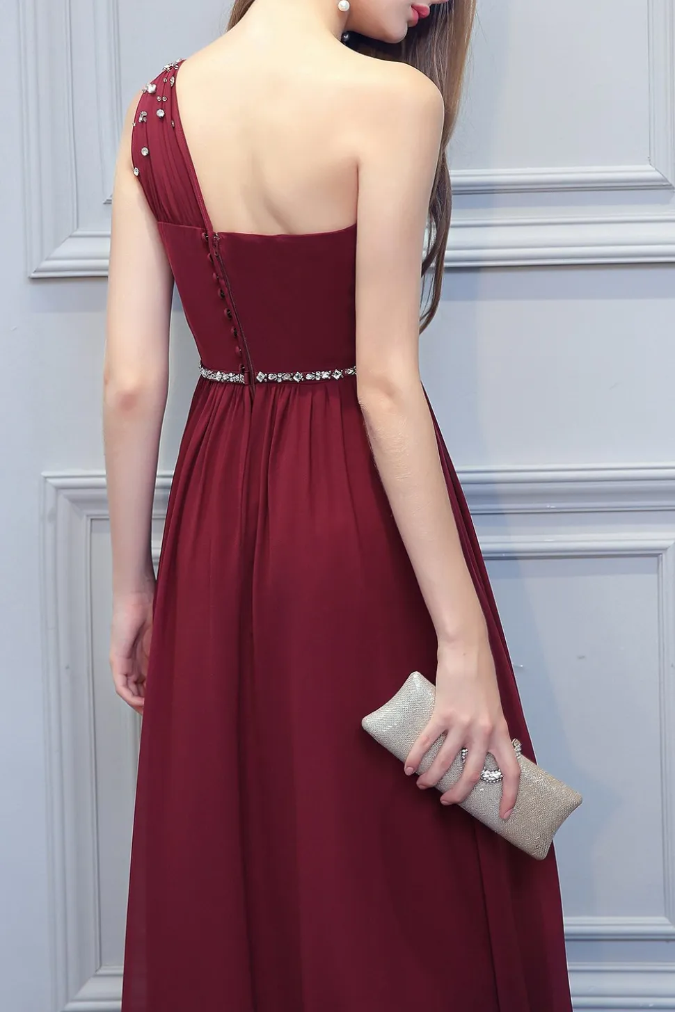 Um ombro do vestido longo de chiffon dama de honra com Beading