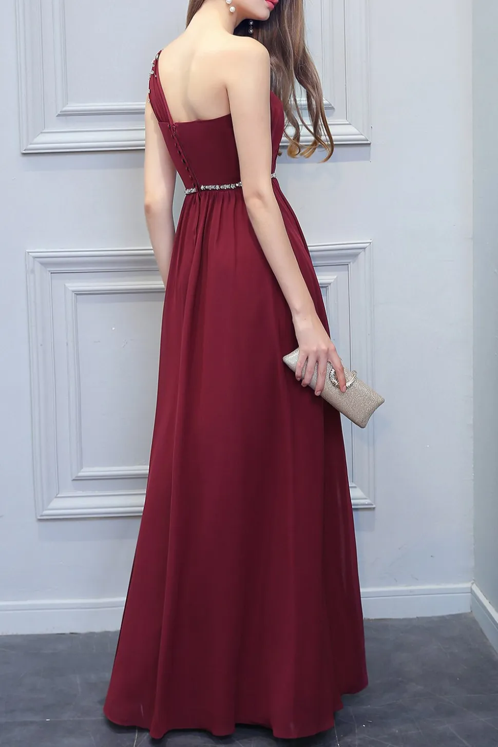 Um ombro do vestido longo de chiffon dama de honra com Beading