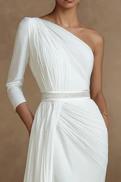 Um ombro marfim bainha vestido de noiva com sash