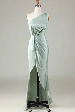 Um ombro Matcha vestido de dama de honra com babados