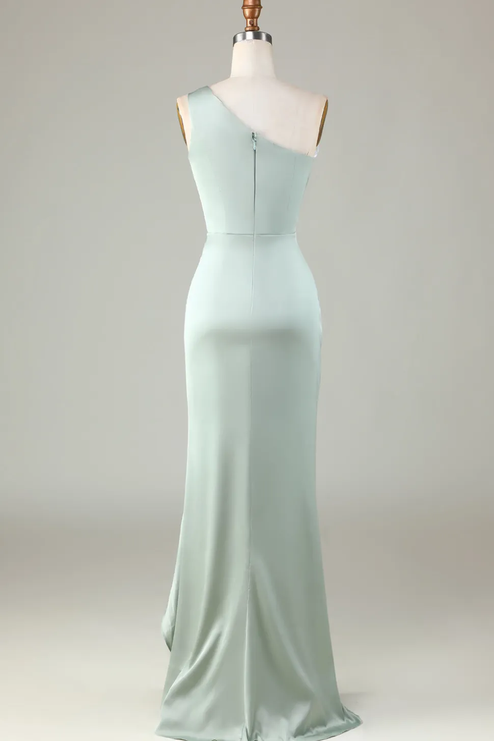 Um ombro Matcha vestido de dama de honra com babados