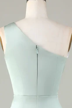 Um ombro Matcha vestido de dama de honra com babados