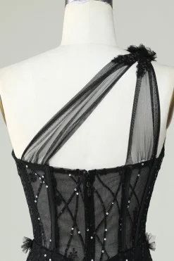 Um Ombro Preto Vestido de Cocktail com Appliques