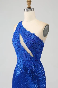 Um ombro real azul sereia baile vestido com fenda