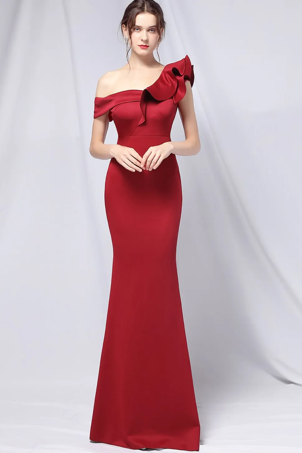 Um ombro simples vestido de baile