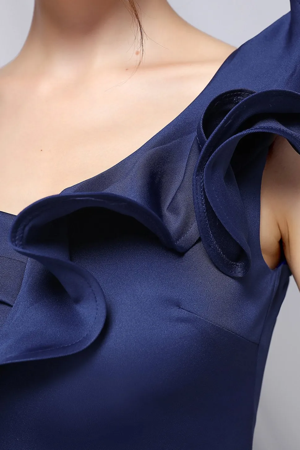 Um ombro simples vestido de baile