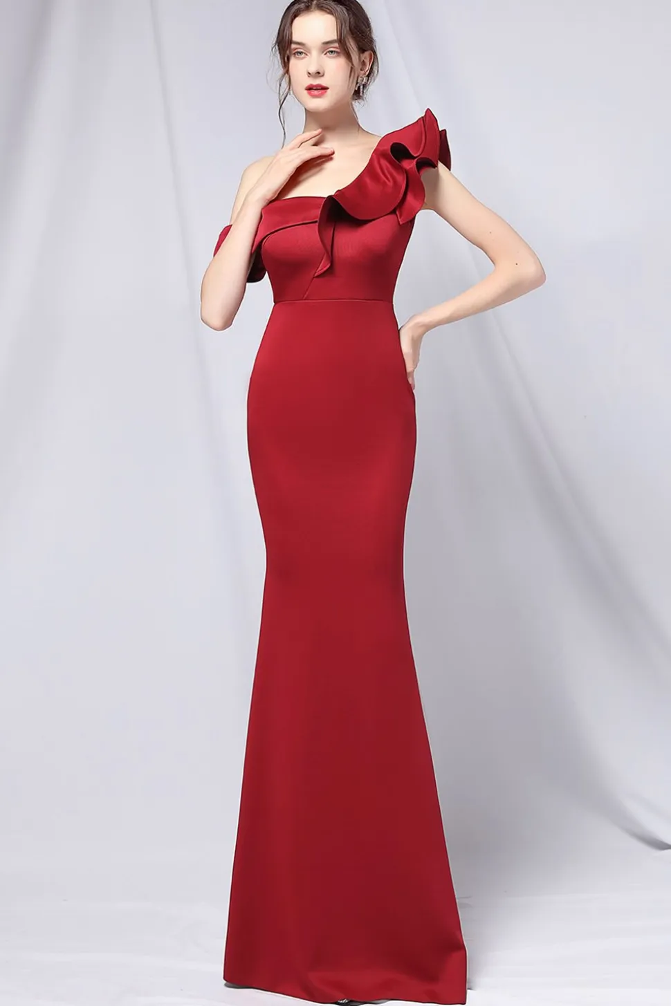 Um ombro simples vestido de baile