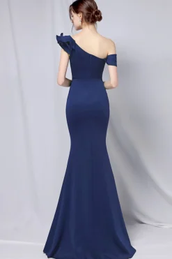 Um ombro simples vestido de baile