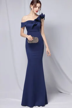 Um ombro simples vestido de baile