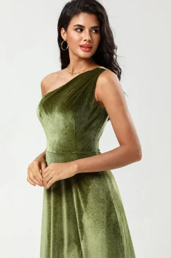 Um ombro uma linha Velvet vestido verde dama de honra com fenda