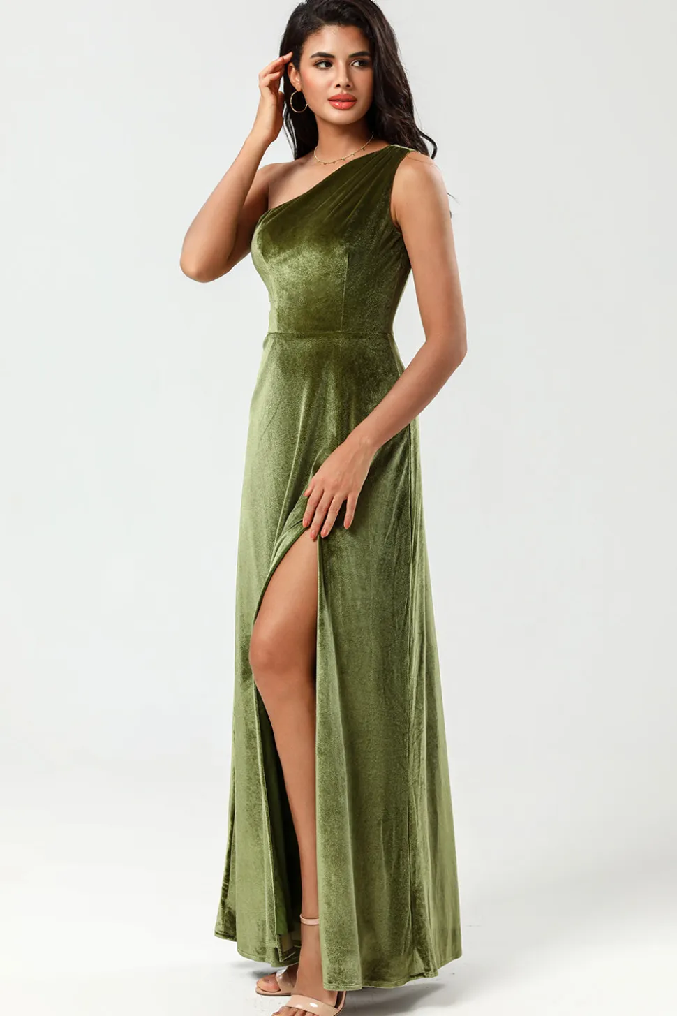 Um ombro uma linha Velvet vestido verde dama de honra com fenda