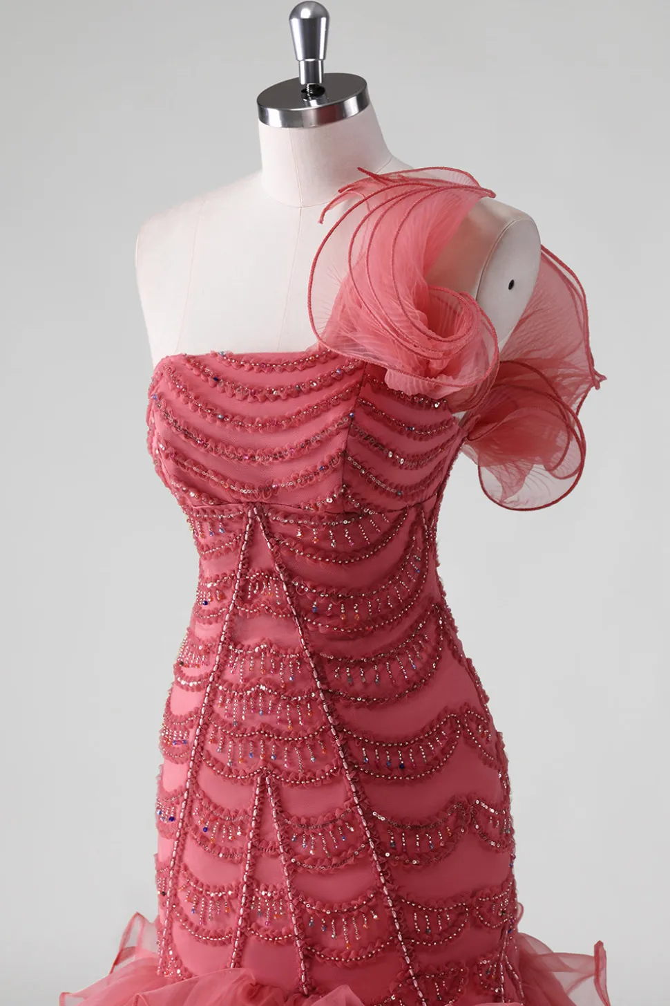 Um ombro vermelho em camadas babados Sequins vestido formal